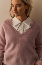 Blouse with bow detail in the collar