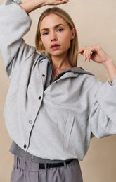 Jacket with balloon shape and snap buttons