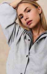 Jacket with balloon shape and snap buttons