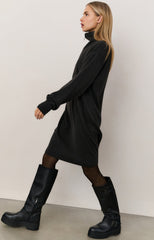Knitted dress with zipper and long sleeves