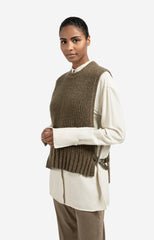 Ribbed sleeveless sweater with side buckles