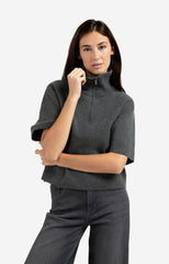 Short sleeve sweater with collar and half zip