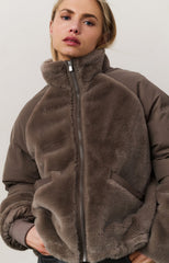 Short teddy jacket with padded sleeves
