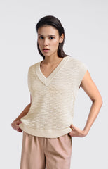 Sleeveless knitted top with texture and V-neck