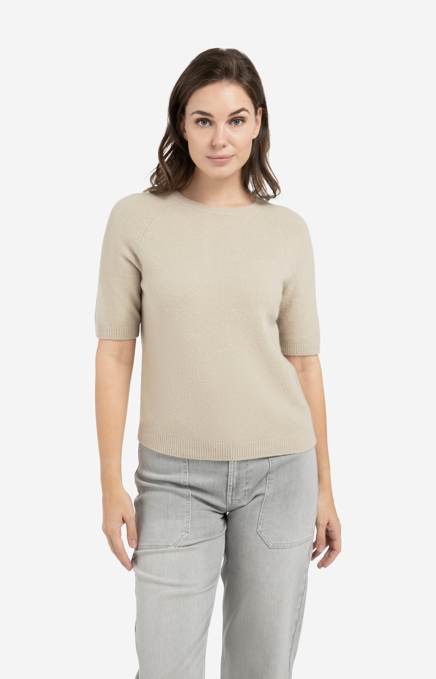 Soft sweater with short sleeves and round neckline - Type: lookbook