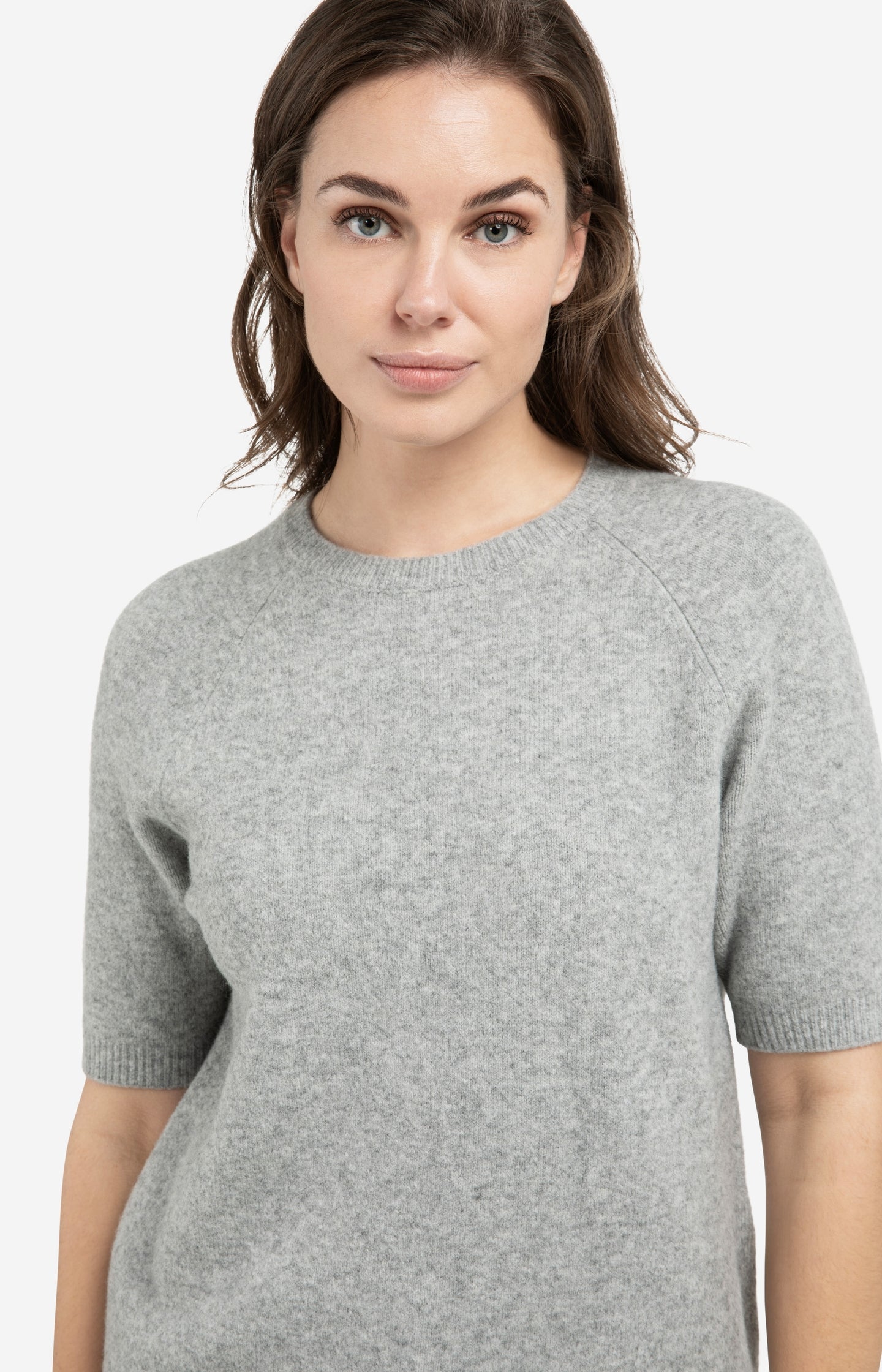 Soft sweater with short sleeves and round neckline - Type: lookbook