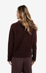Soft V-neck sweater with long sleeves