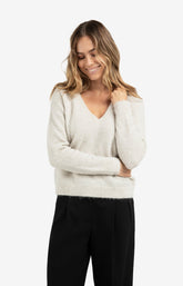 Soft V-neck sweater with long sleeves