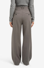 Soft woven trousers with pleats and wide legs