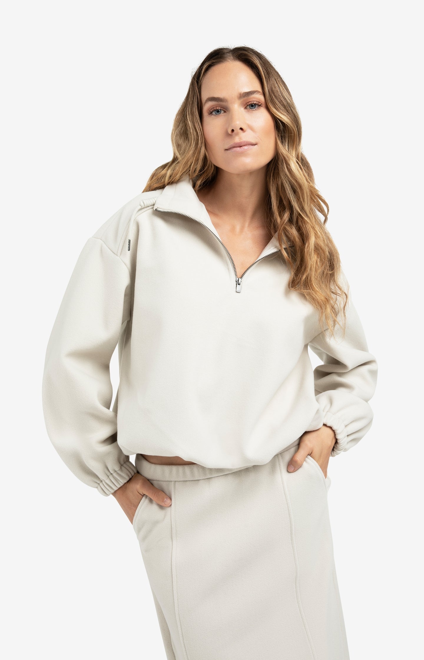 Sweatshirt with balloon sleeves and zip collar