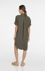 V-neck dress with pleated sleeves and loose fit