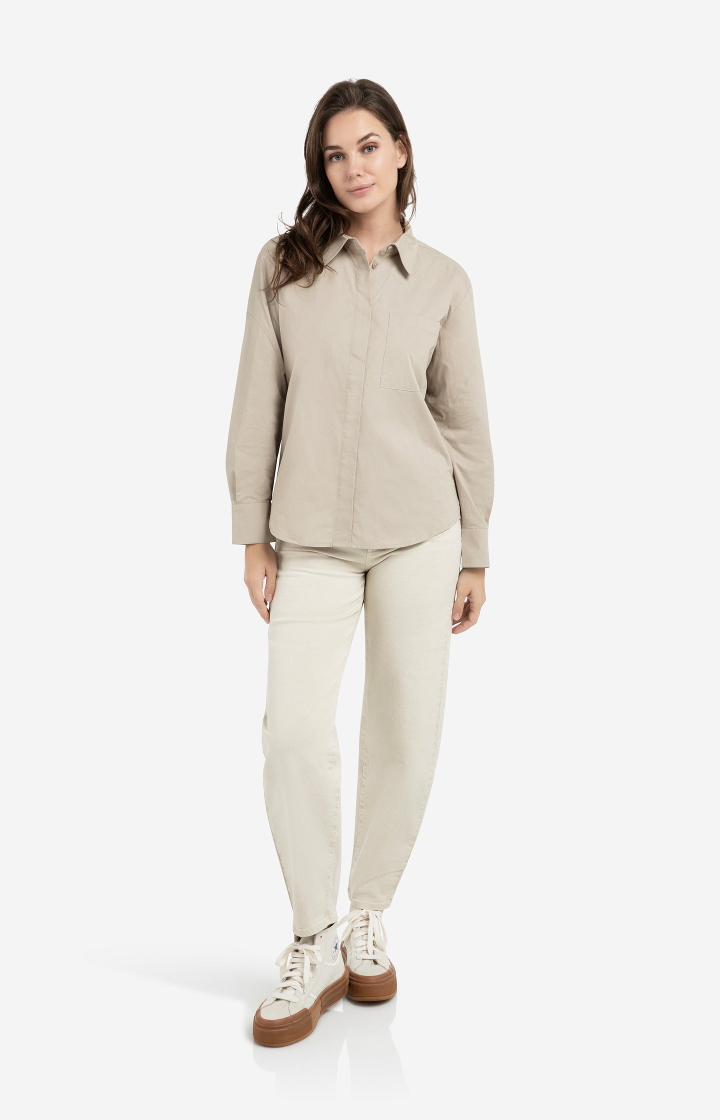 Barrel jeans with visible back seams and soft wash - Type: lookbook