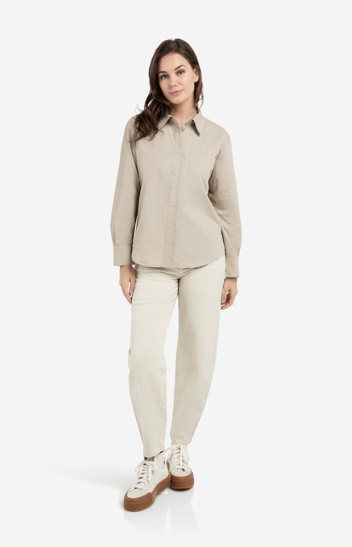 Barrel jeans with visible back seams and soft wash - Type: lookbook
