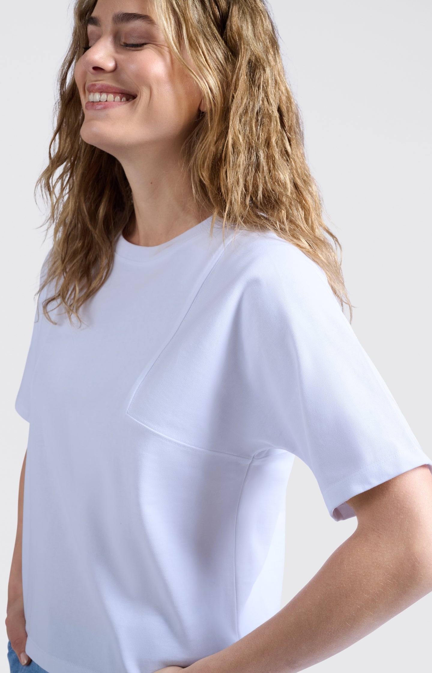 Heavyweight T-shirt with subtle stitch details - Type: lookbook