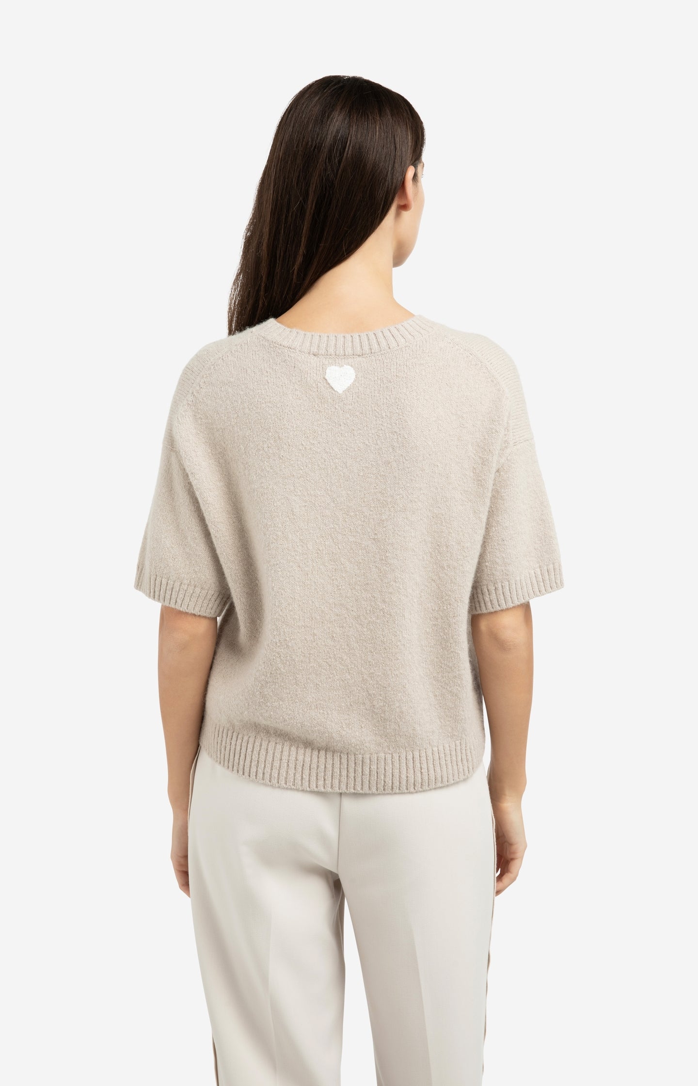 Knitted short sleeve sweater with artwork