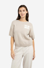 Knitted short sleeve sweater with artwork