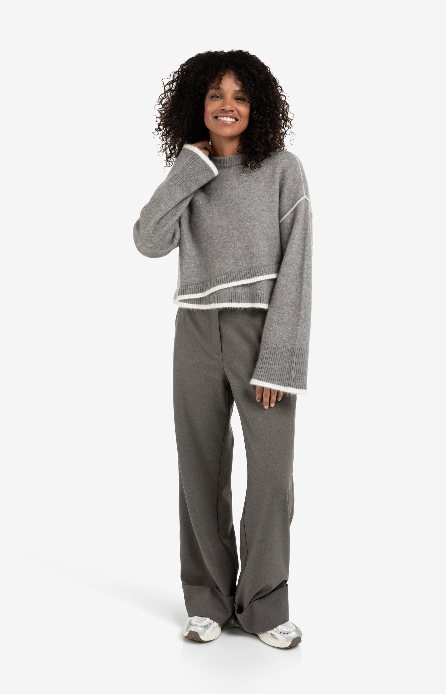 Knitted sweater with contrasting lines - Type: lookbook