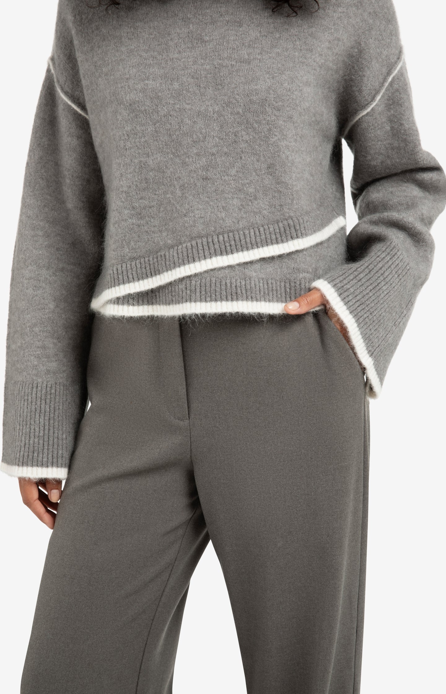 Knitted sweater with contrasting lines