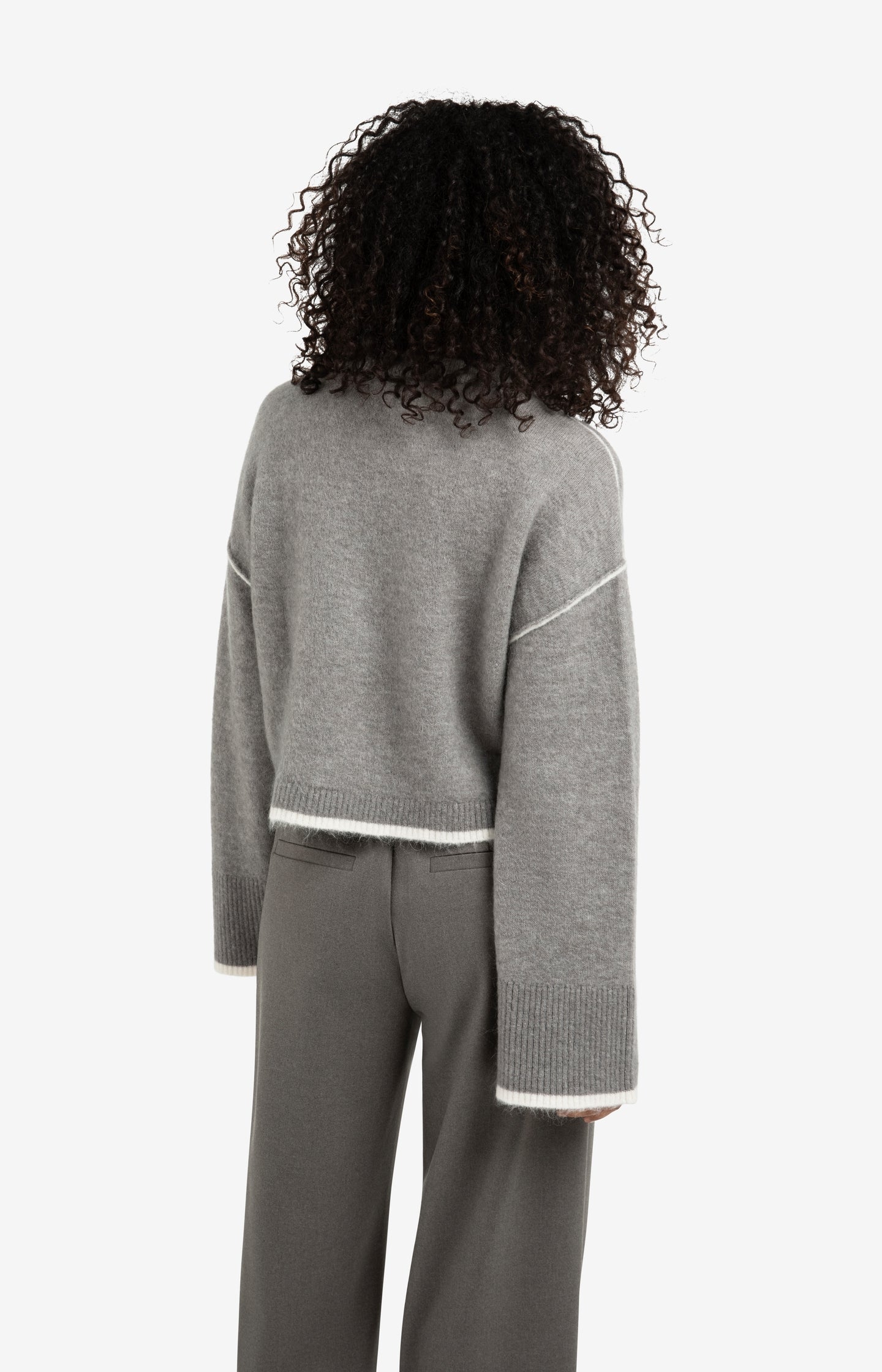 Knitted sweater with contrasting lines