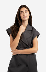 Long sleeveless coat with lapels and waist belt - Type: lookbook