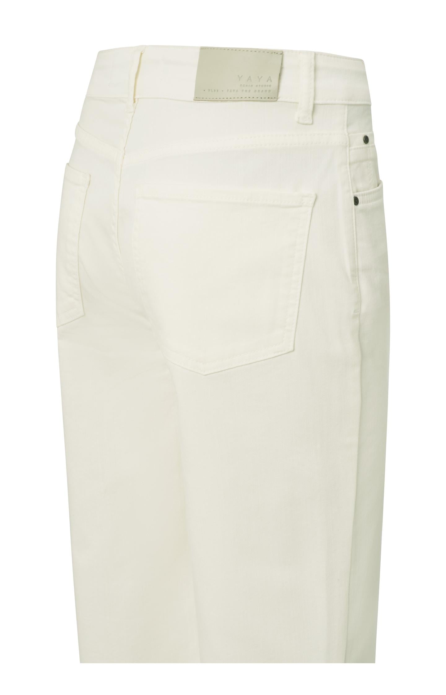 Mid-waist jeans with fixed turned-up hem