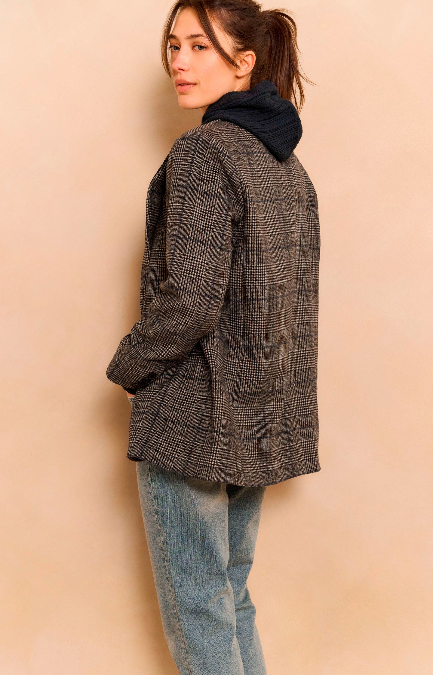 Oversized checked blazer with button closure