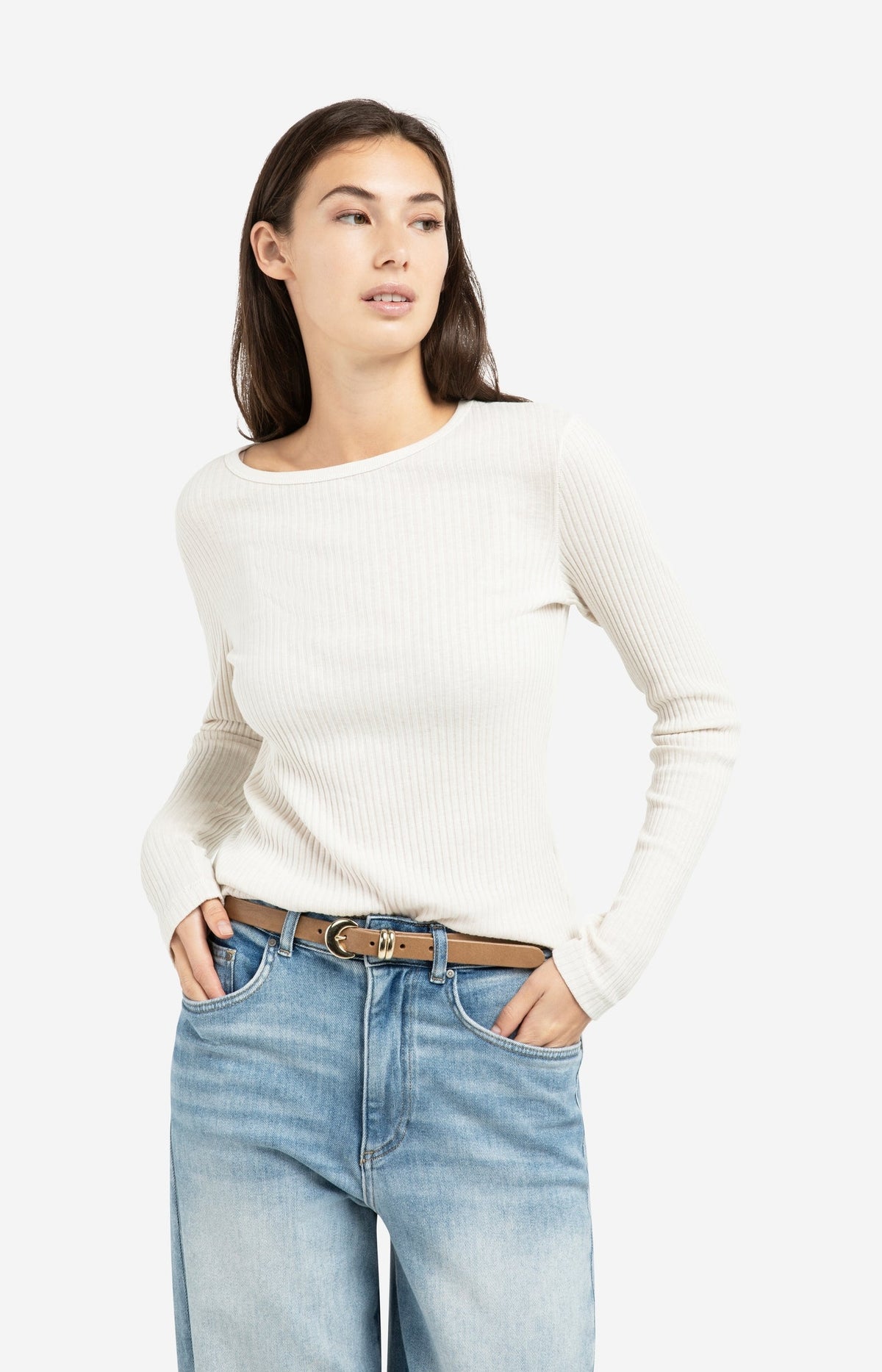 Ribbed long sleeve shirt with round neckline