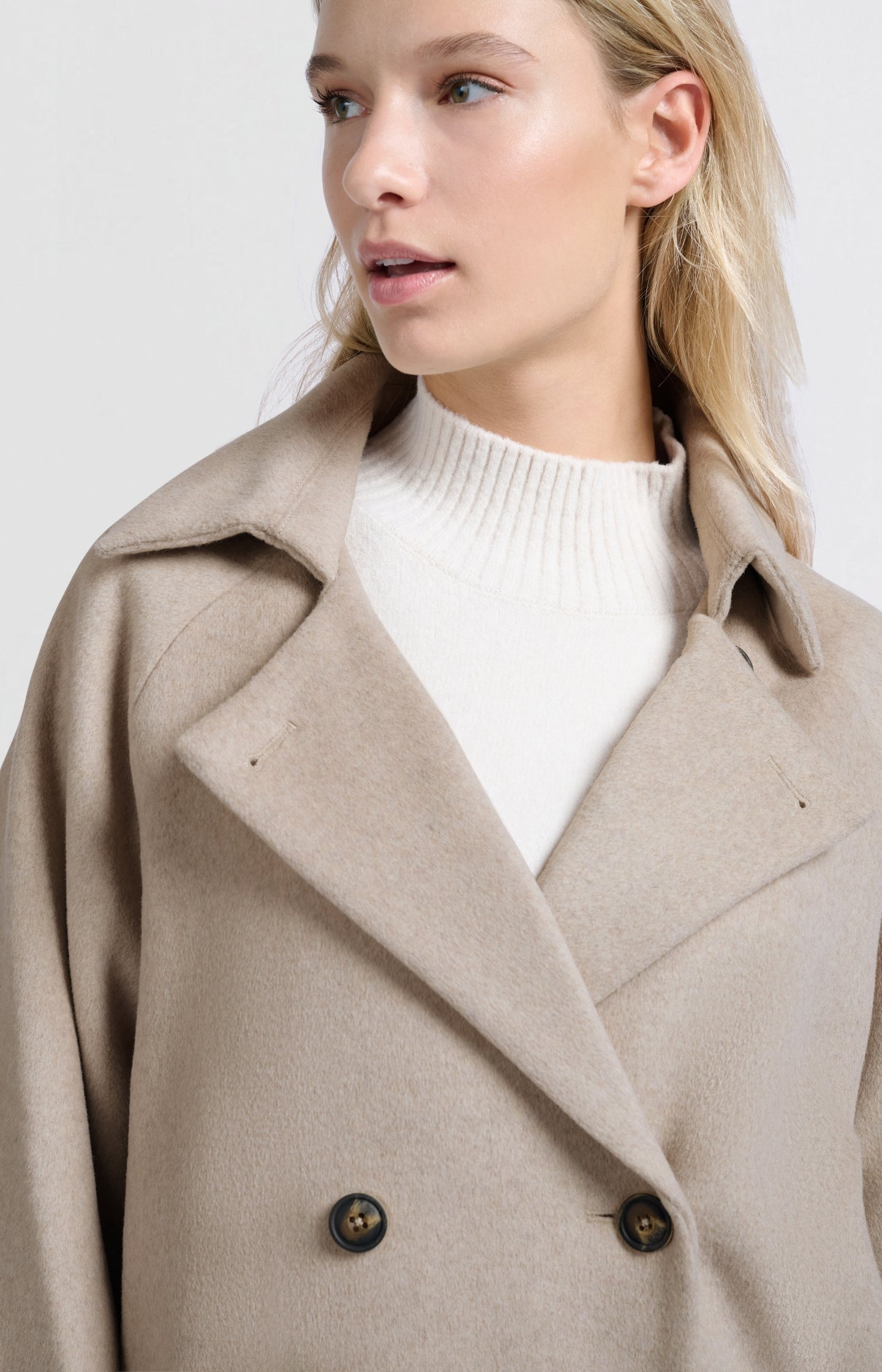 Short jacket in wool blend with shiny quilted details