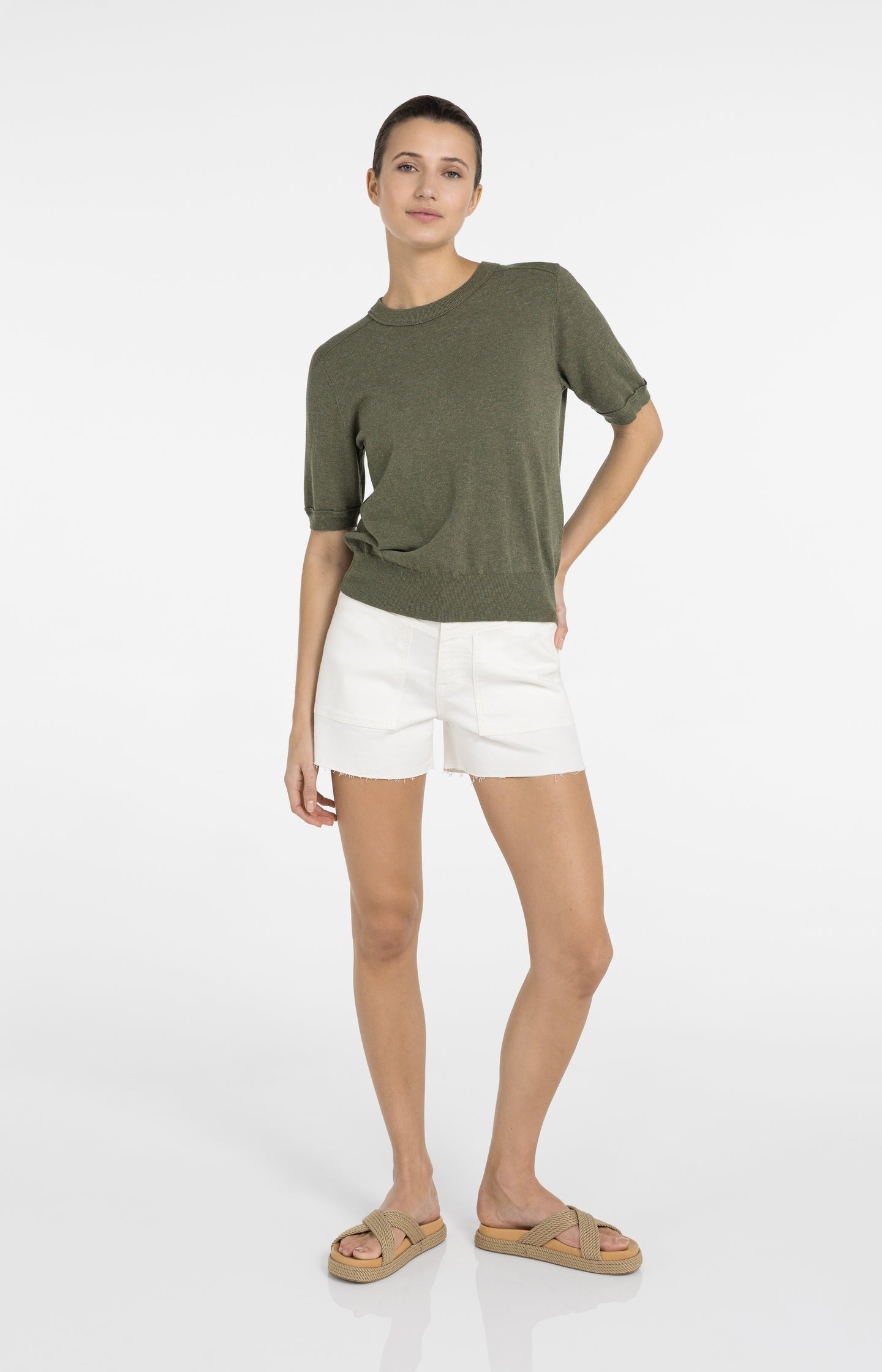 Shorts with pocket details and frayed hem - Type: lookbook