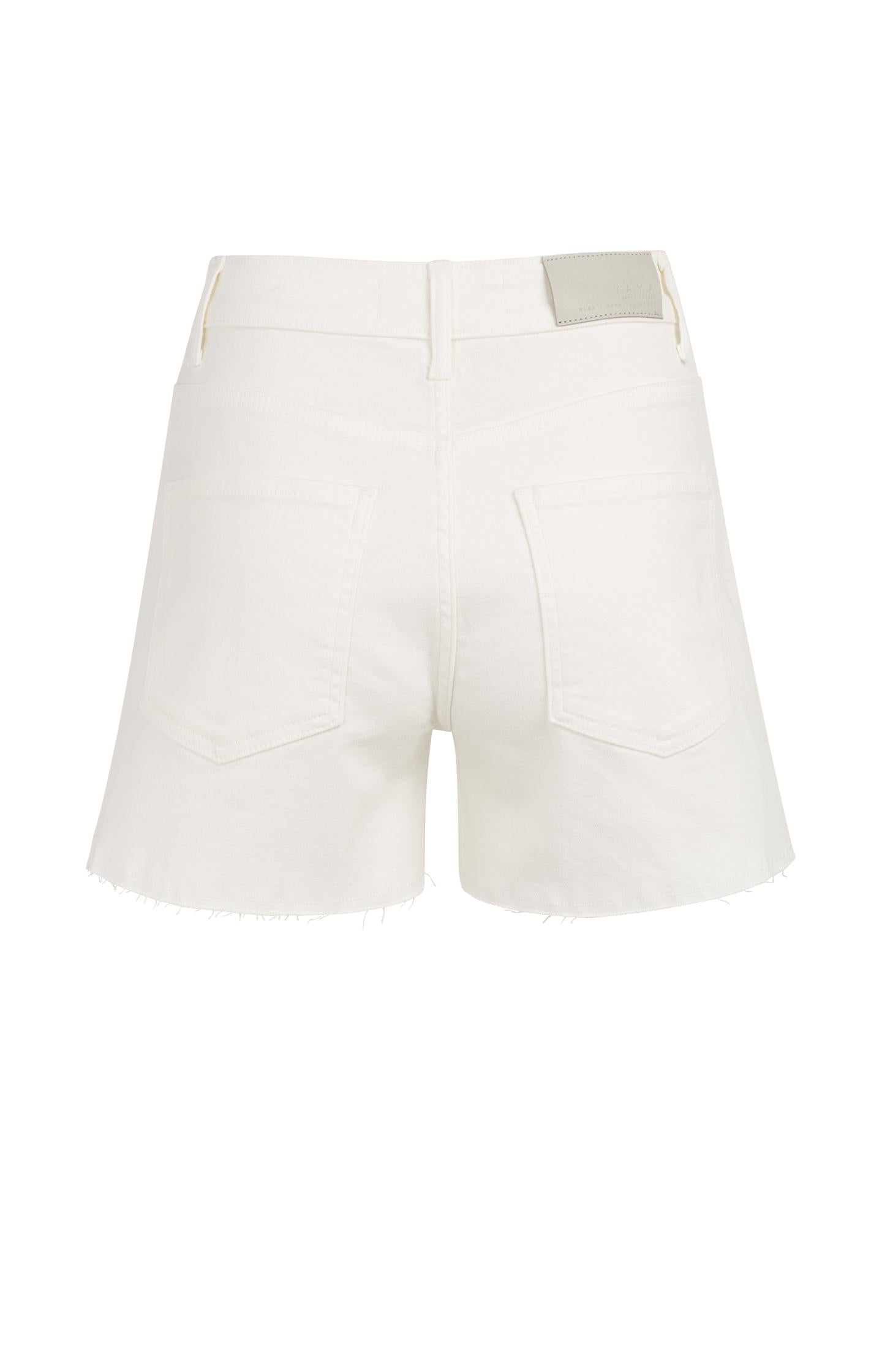 Shorts with pocket details and frayed hem