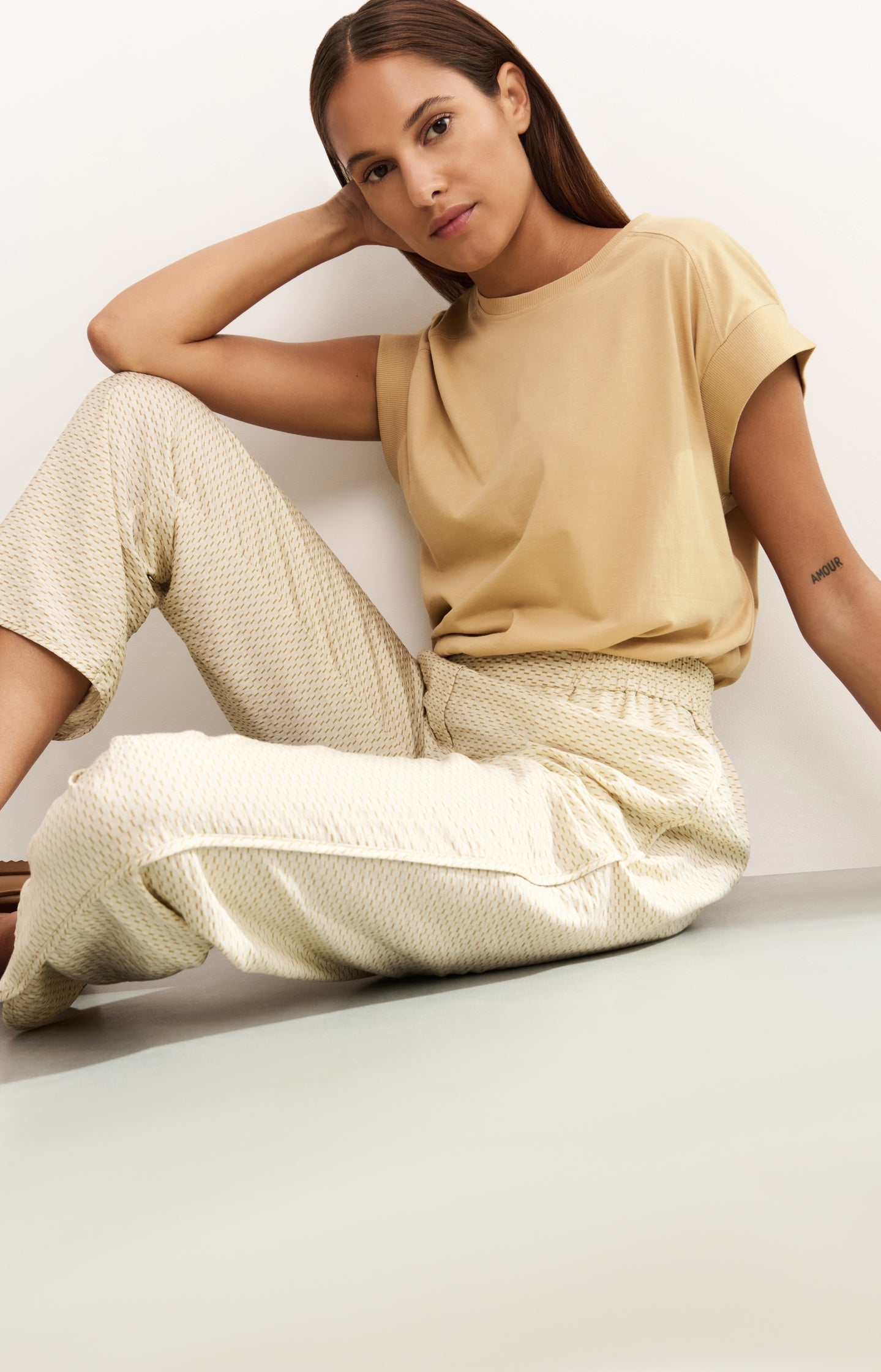 Sleeveless top with rib details