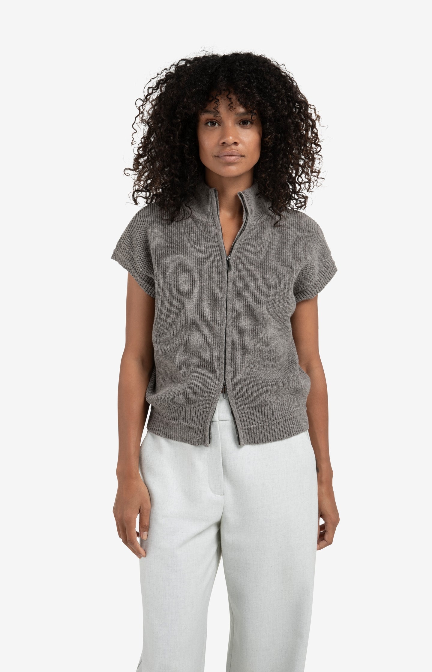 Sleeveless zip-up cardigan with stand-up collar - Type: lookbook