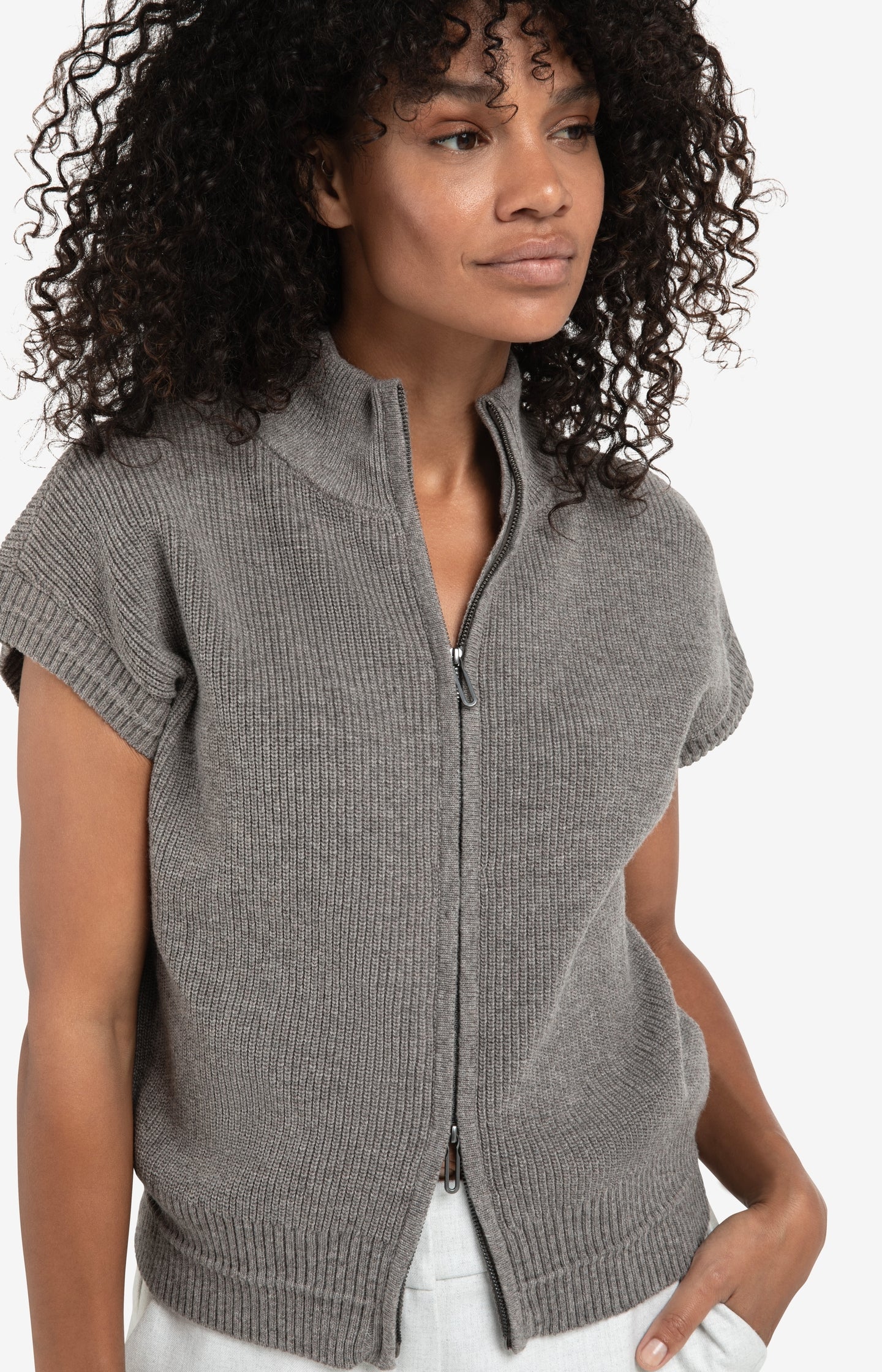 Sleeveless zip-up cardigan with stand-up collar