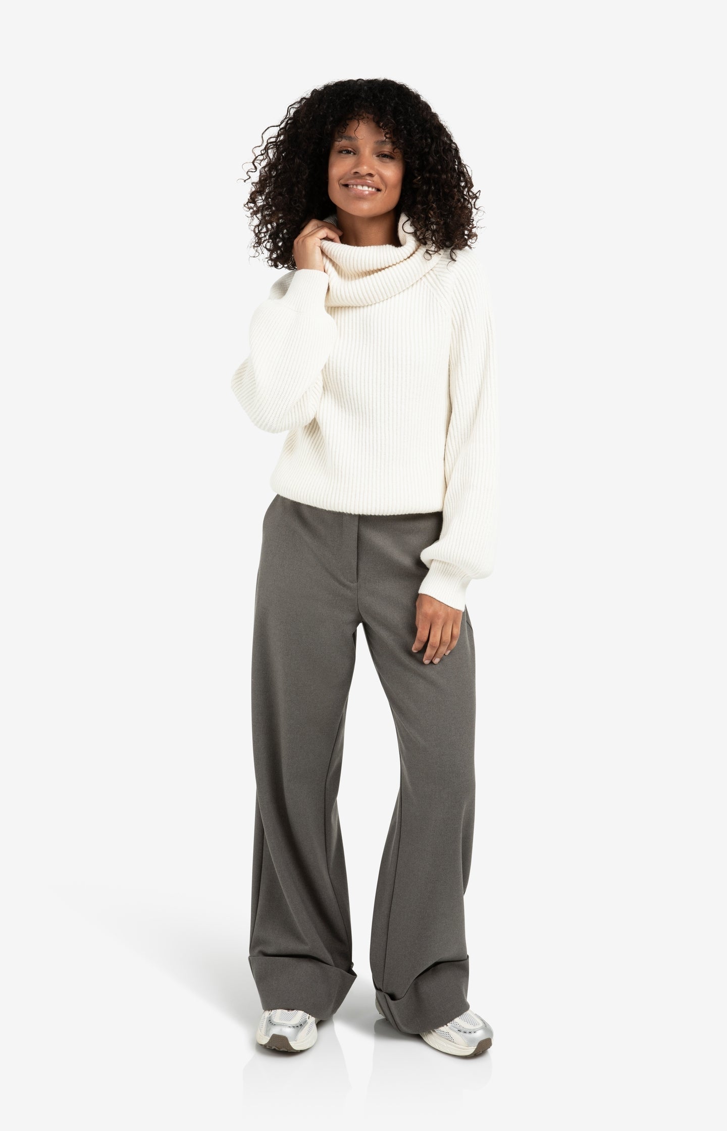 Soft structured trousers with big turn-ups