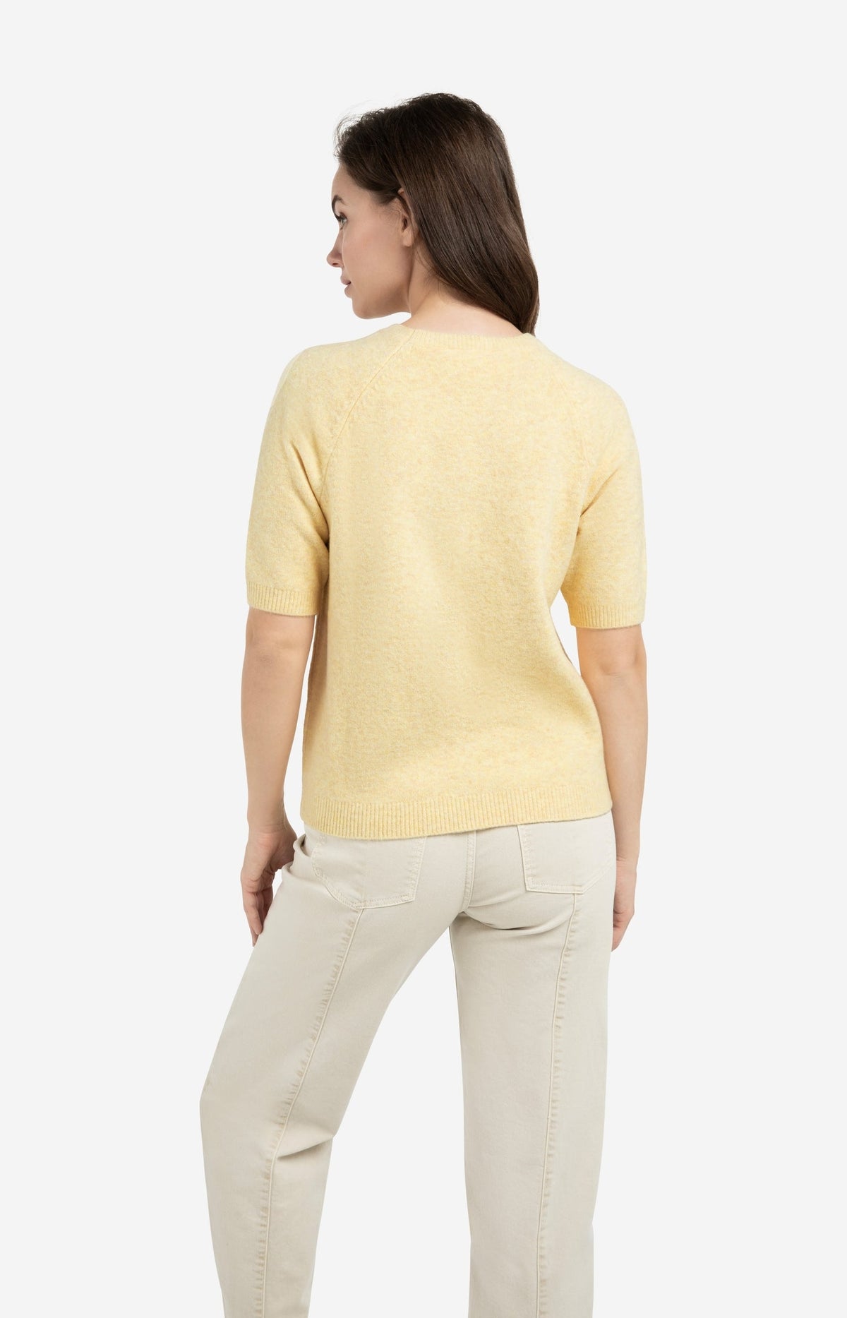 Soft sweater with short sleeves and round neckline - Type: lookbook