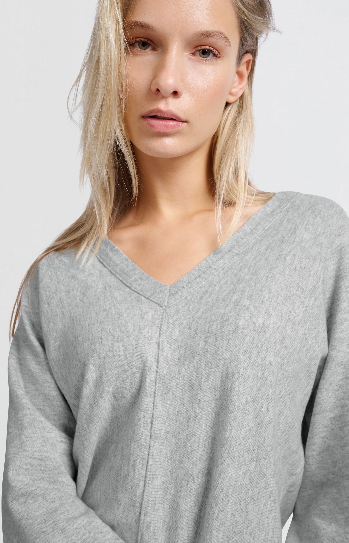 Soft sweater with V-neck and batwing sleeves 01-000428-501 Medium Grey Melange