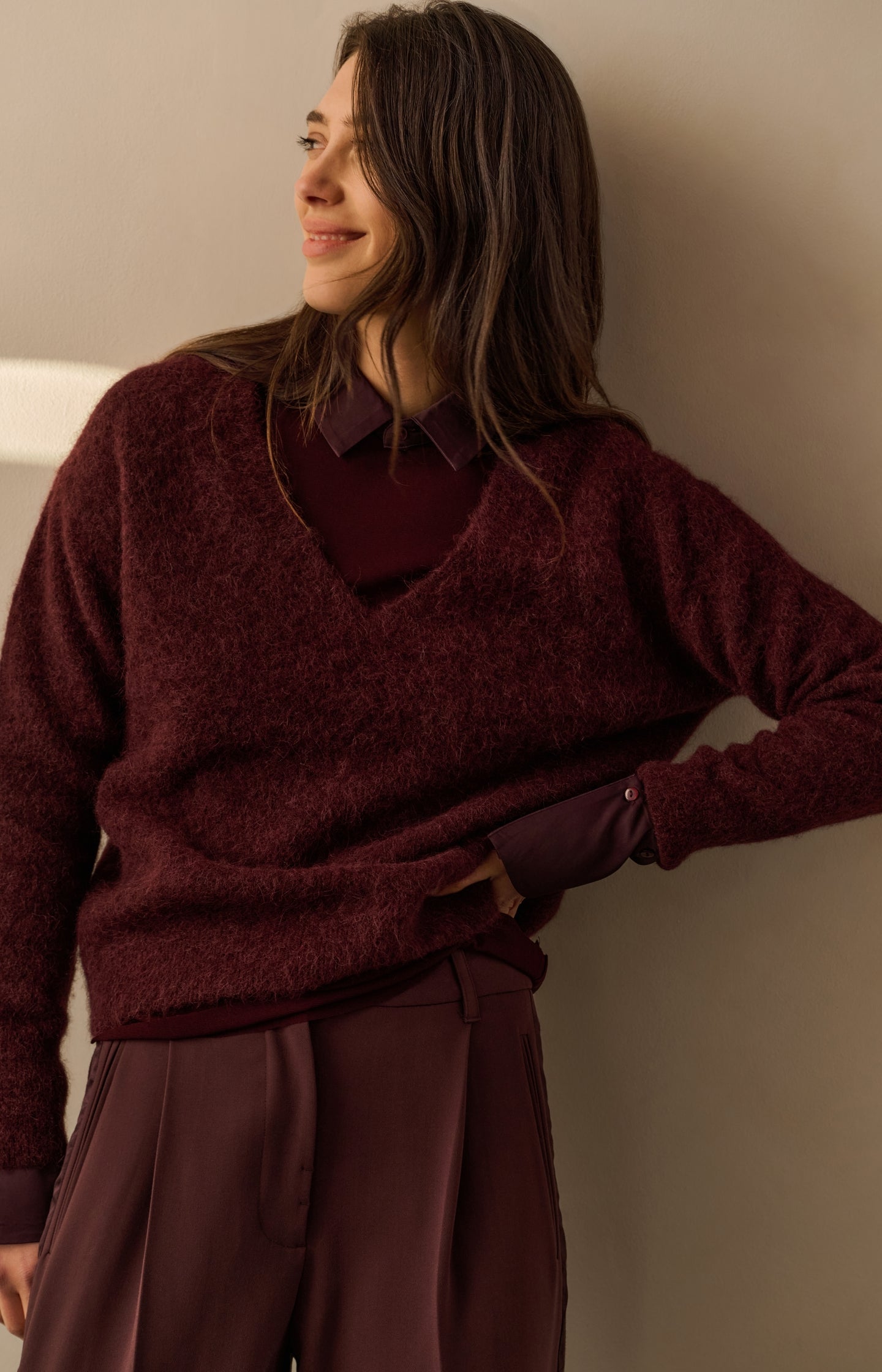 Soft V-neck sweater with long sleeves