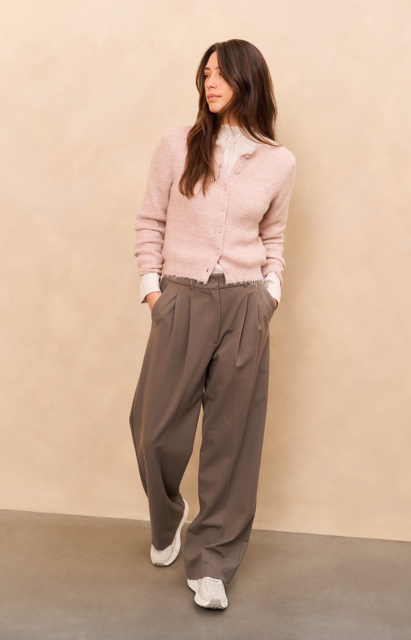 Soft woven trousers with pleats and wide legs