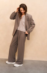 Soft woven trousers with pleats and wide legs