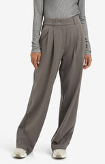 Soft woven trousers with pleats and wide legs