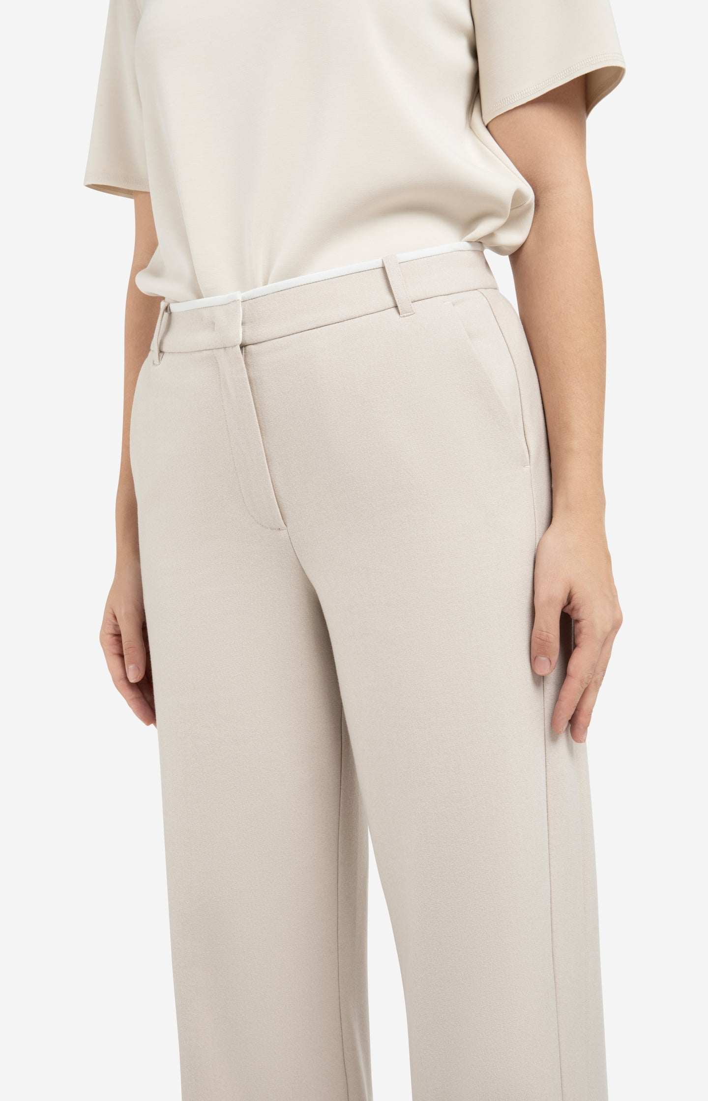 Soft woven trousers with wide legs and elastic hem
