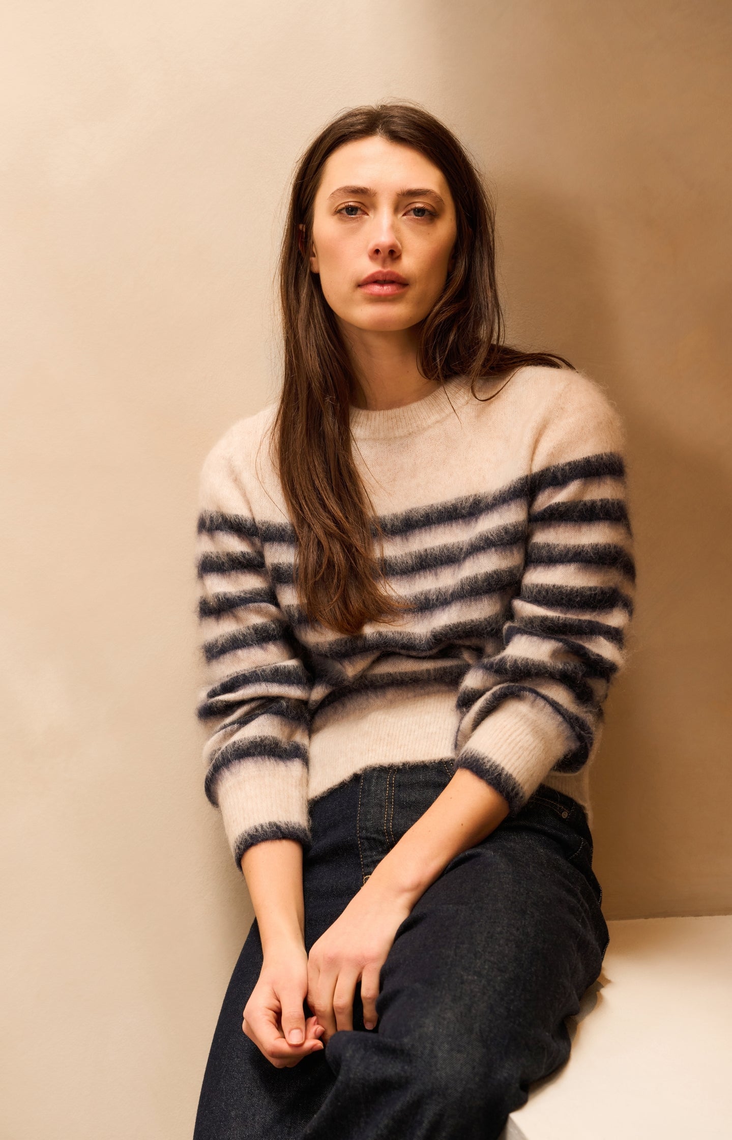 Striped sweater with round neck and long sleeves