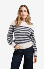 Striped sweater with round neck and long sleeves