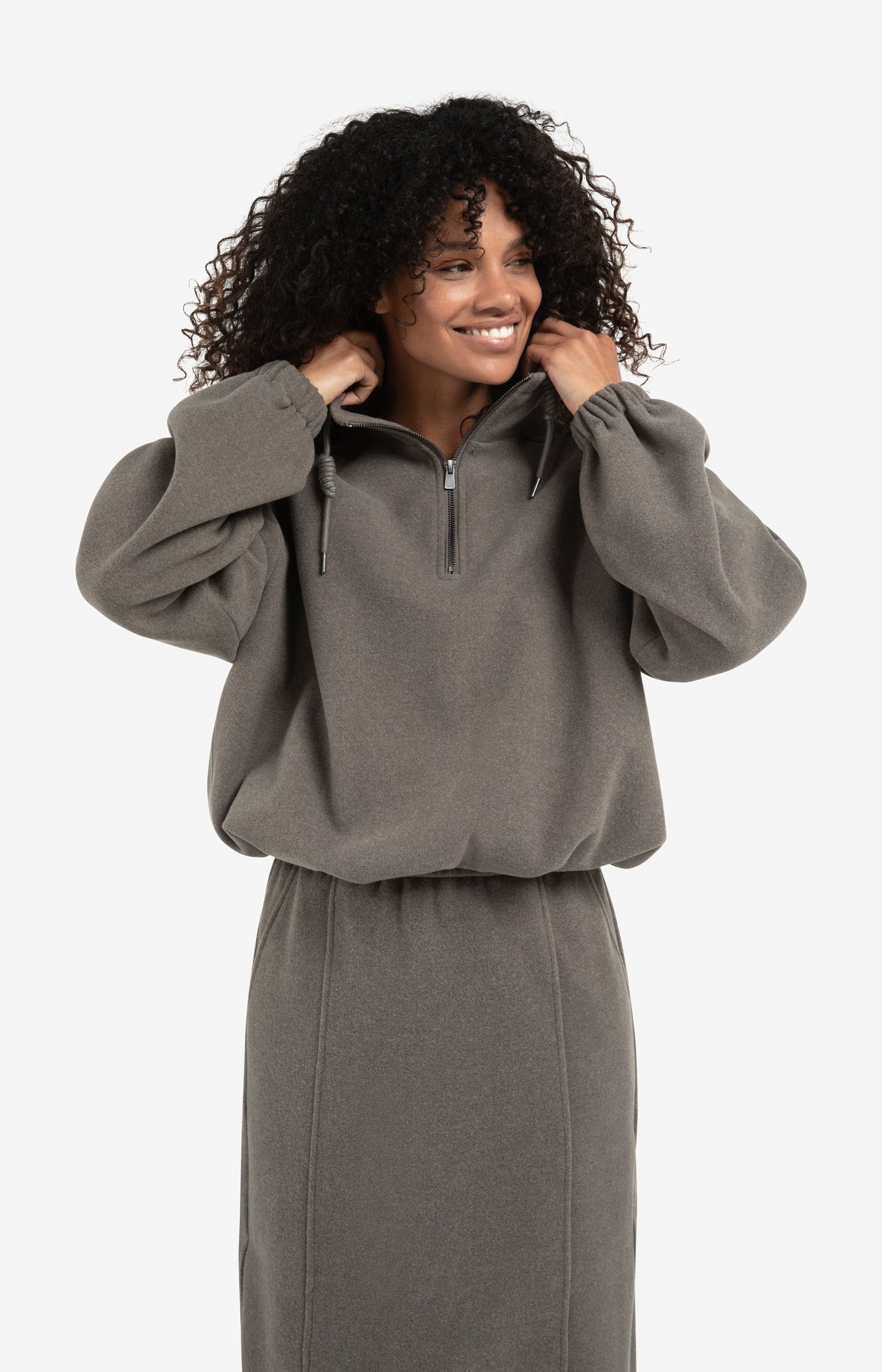 Sweatshirt with balloon sleeves and zip collar