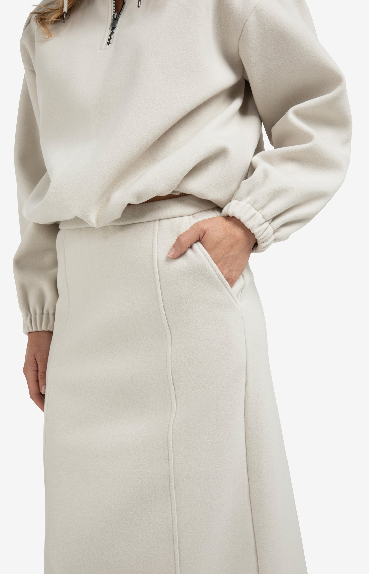 Sweatshirt with balloon sleeves and zip collar