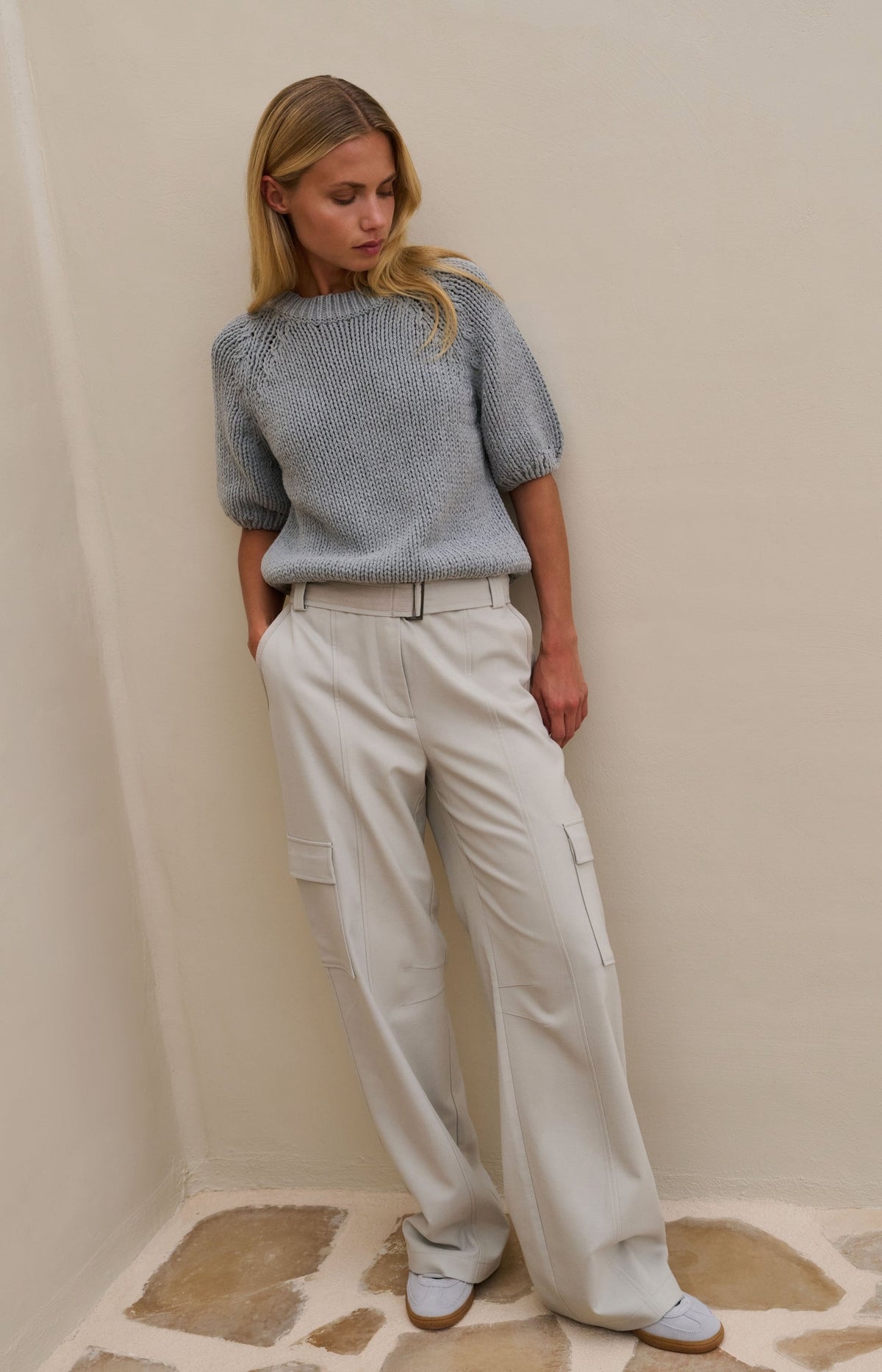 Trousers with cargo pockets, wide legs and matching belt - Type: lookbook