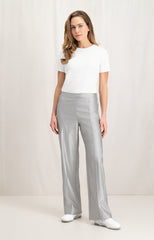 White T-shirt with short sleeves and crew neck