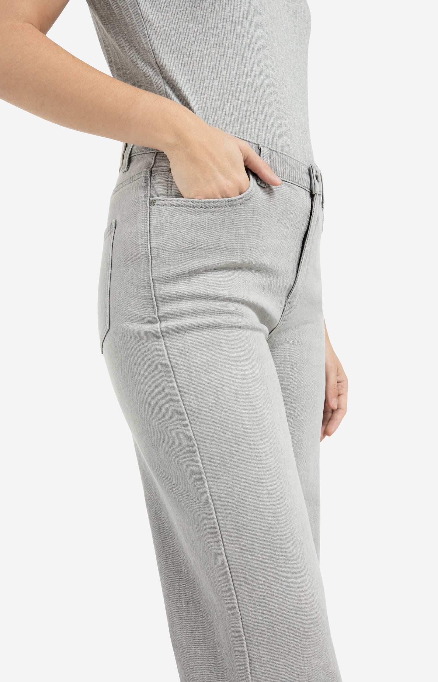 Wide-leg jeans with high waist (L32)