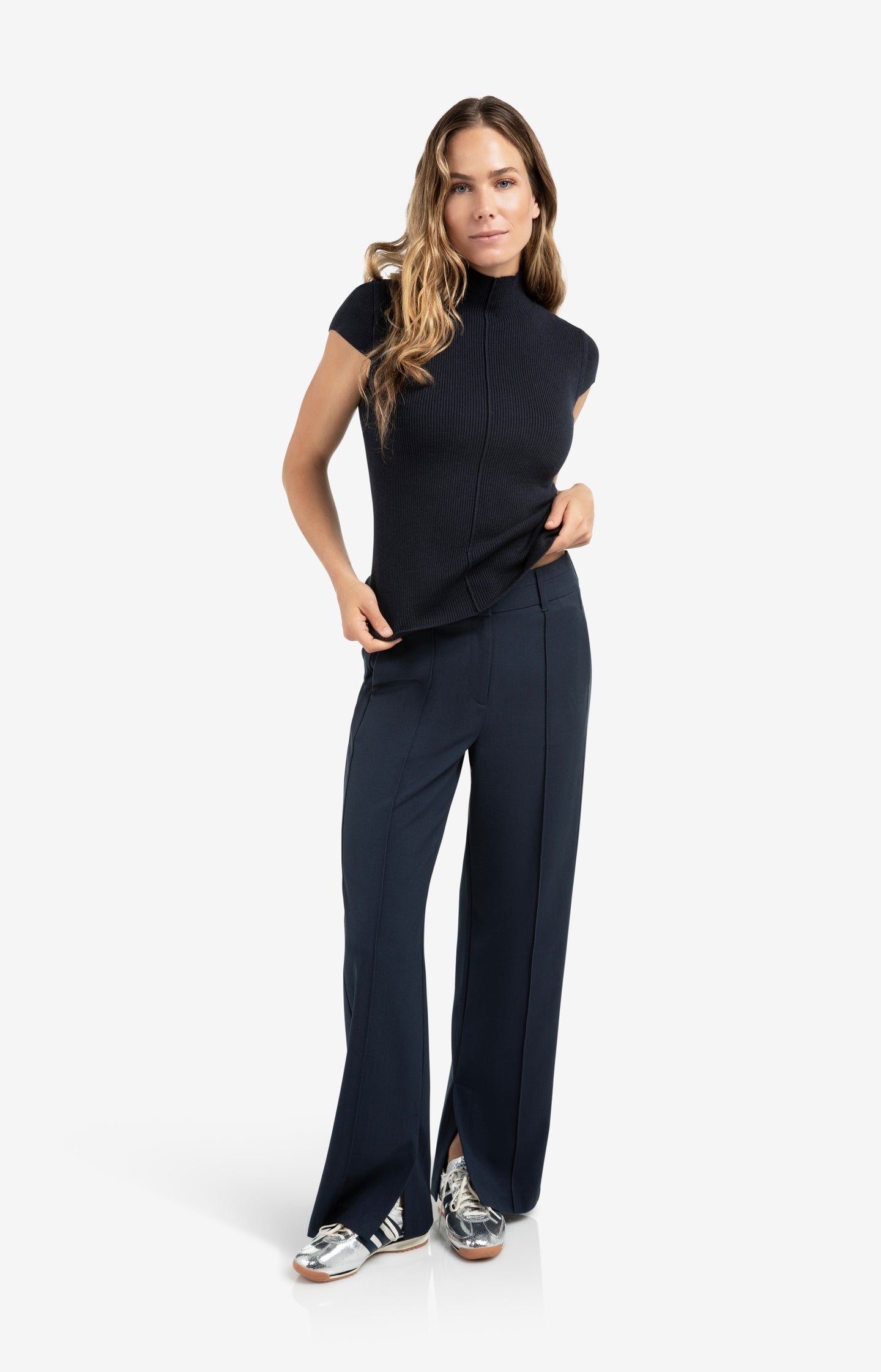 Wide leg trousers with decorative seams and slit